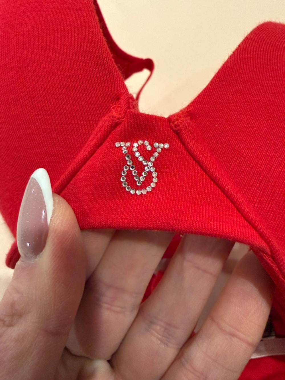 Victoria’s Secret Everyday Smooth Red T-Shirt Push-Up Plunge Bra Size 32D - Picture 2 of 6